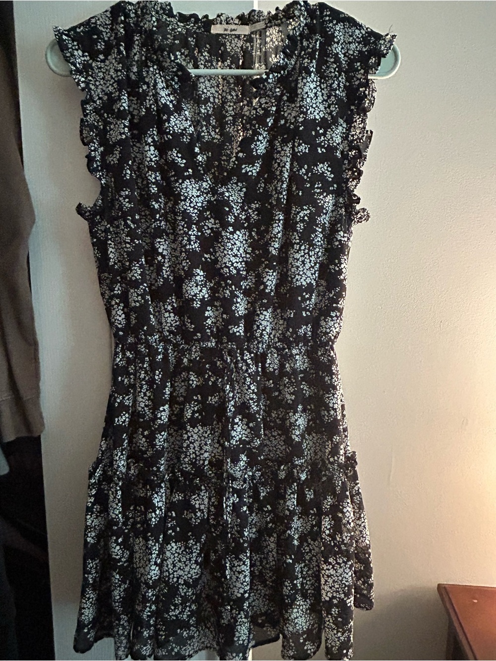 Black Floral Ruffle-Sleeve Dress M